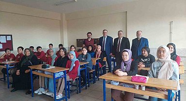 Konya'da şehit annesi oğlunun adının verildiği okulda öğrencilerle buluştu
