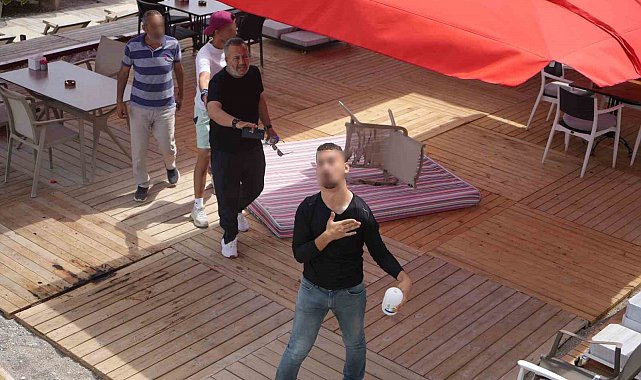 Konyaaltı Sahili'nde kaçak yapılar sökülüyor