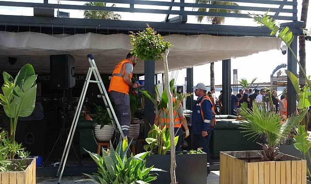 Konyaaltı Sahili'nde Kıyı Kanunu'na uymayan işletmelere 3 gün süre
