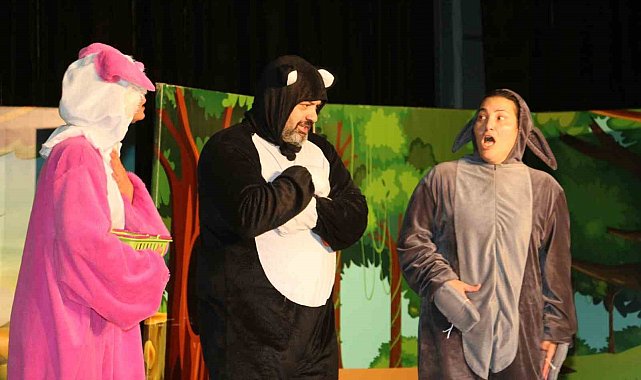 Körfez'de çocuklar "Kurnaz Kedi" ile doyasıya eğlendi