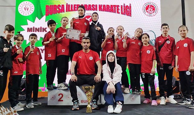 Körfezli karateciler Bursa'dan 9 madalya ile döndü