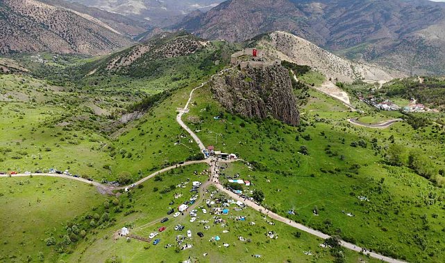 Kov Kalesi eteklerinde şenlik coşkusu