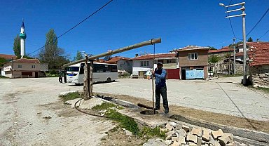 Köylü 100 yıldır su ihtiyacını bu kuyudan karşılıyor