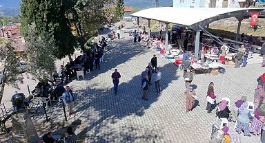 Köyün kadınları seferber oldu, binlerce gözleme aynı anda pişti