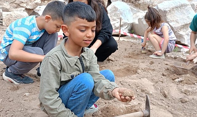 Küçük arkeologlar işbaşında