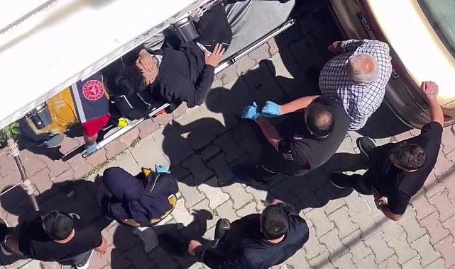 Küçükçekmece'de 19 yaşındaki genç sokak ortasında vuruldu