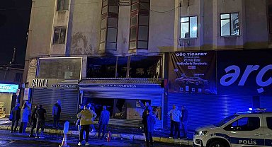 Küçükçekmece'de ayakkabı dükkanında korkutan yangın