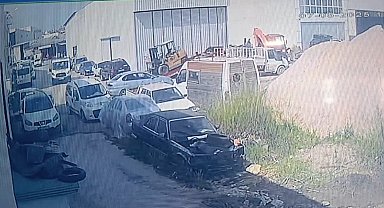 Kurtarıcıdan inerken halatı kopan forklift, park halindeki otomobile çarptı