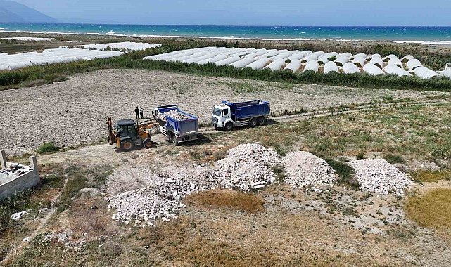 Kuş cennetinden kamyon kamyon moloz ve torbalarca poşet çöp çıktı