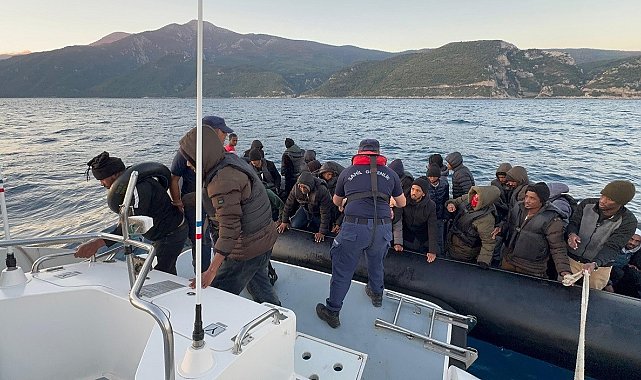 Kuşadası açıklarında 42 düzensiz göçmen kurtarıldı