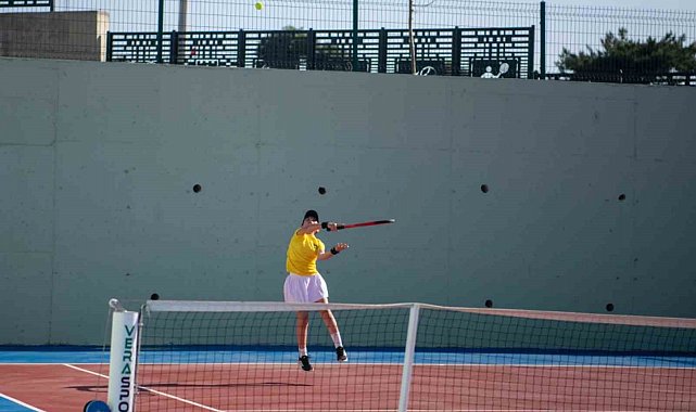 Kuşadası Tenis Kulübü'nde 19 Mayıs turnuvası heyecanı yaşandı