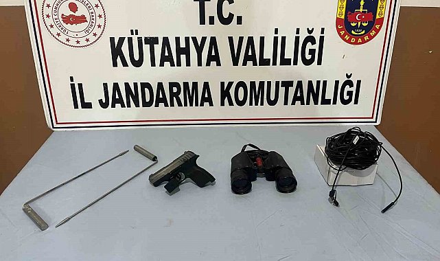 Kütahya'da jandarmadan kaçak kazı operasyonu: 2 şüpheli gözaltına alındı