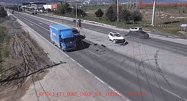 Kütahya'daki trafik kazaları kameralara yansıdı