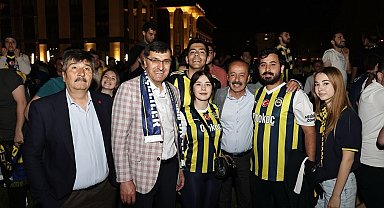 Kütahyalılar, EuroLeague final heyecanını belediye bahçesinde birlikte yaşadı