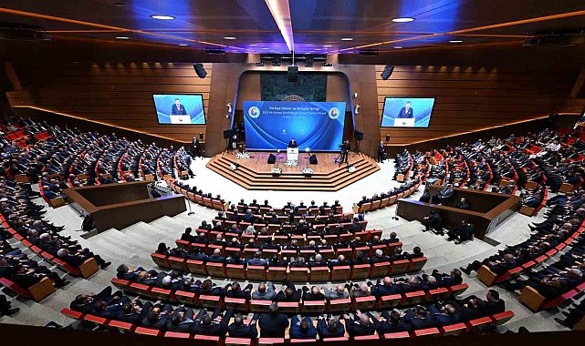 KUTO Başkanı Akdoğan'a ödülü Cumhurbaşkanı Erdoğan tarafından takdim edildi