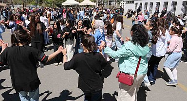 Kütüphane için hayır çarşısı düzenlediler