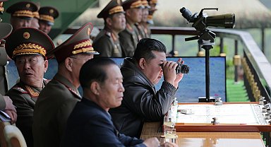 Kuzey Kore lideri Kim, özel kuvvetler ve tankçı birliklerinin tatbikatını denetledi: "Artık birkaç cepheden sorumluyuz"