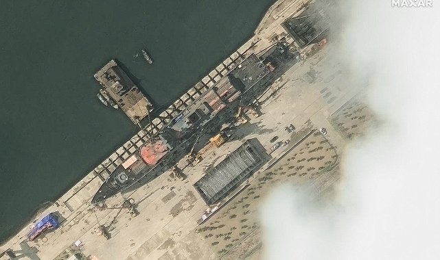 Kuzey Kore'de savaş gemisini denize indirme töreninde yaşanan kazayla ilgili 3 yetkiliye gözaltı