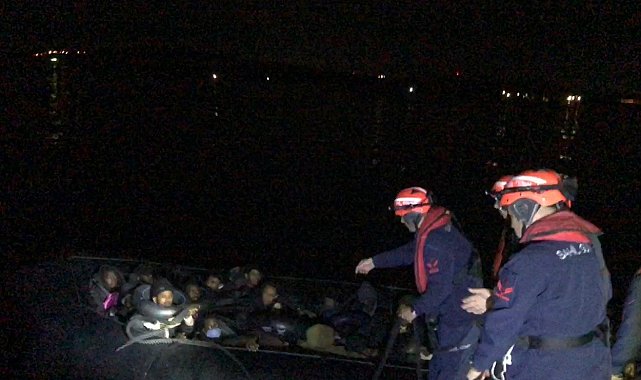 Lastik botta 48 göçmen yakalandı