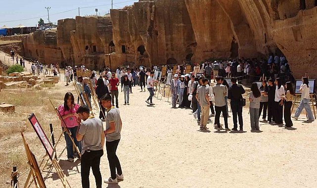 Lise öğrencileri asırlık yapıları ele aldıkları resimlerini Dara Antik Kenti'nde sergiledi
