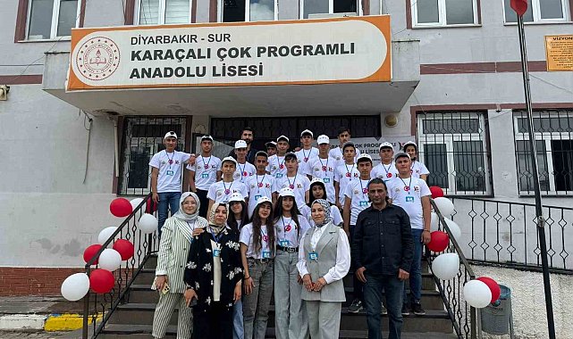 Lise öğrencileri bilimsel çalışmalarını sergiledi