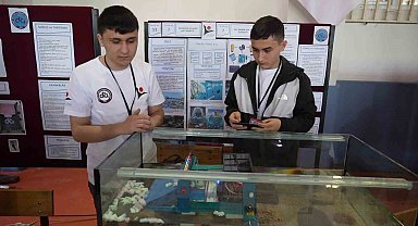 Lise öğrencilerinden denizde müsilaj ve atık toplayan deniz aracı