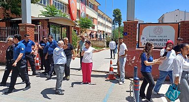 Lise önünde öğretmen ve kurye kavgası