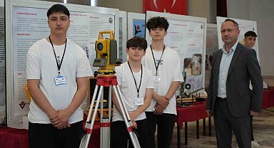 Liseli gençler projelerini sergiledi