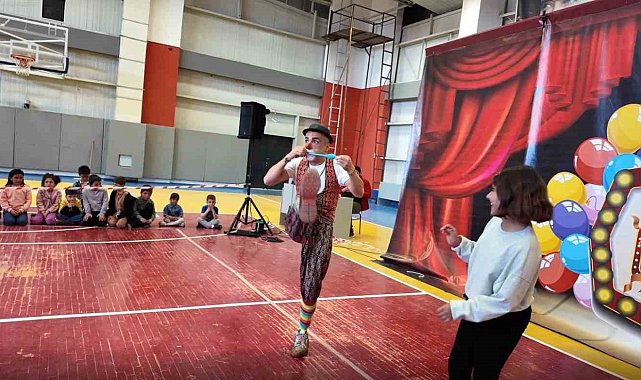 Madagaskar sirki Erciş'te nefes kesti