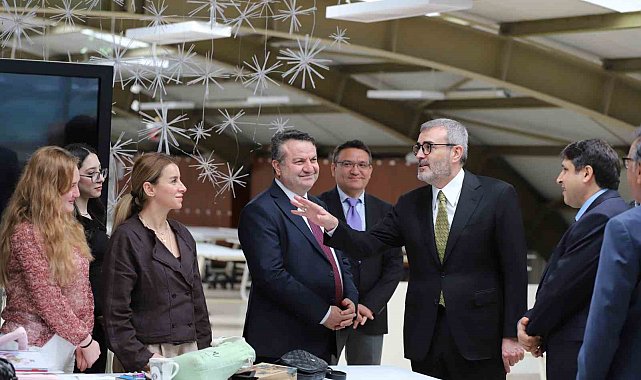 Mahir Ünal, TEKNOFEST şampiyonları ile bir araya geldi