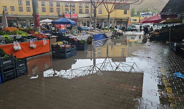 Malatya Darende'de sağanak ve dolu hayatı felç etti