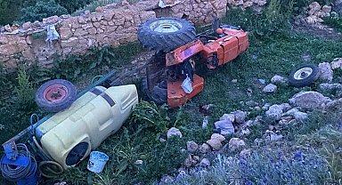 Malatya'da devrilen traktörün sürücü hayatını kaybetti
