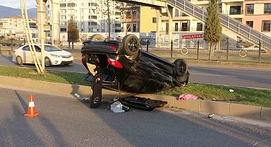 Malatya'da kontrolden çıkan otomobil refüje çarptı: 1 yaralı