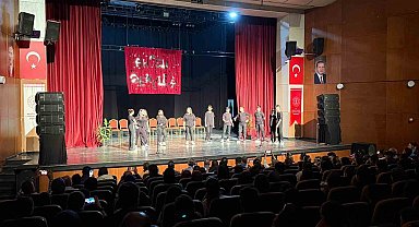 Malatya'da öğrencilerden Turgut Özakman oyunu