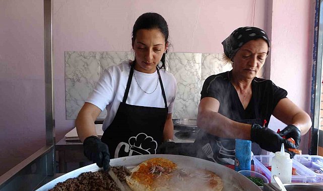 Malatya'nın tek kadın tantuni ustası azmiyle takdir topluyor