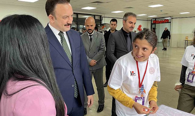 Malazgirt'te özel öğrencilerden "TÜBİTAK 4006 Bilim Fuarı"