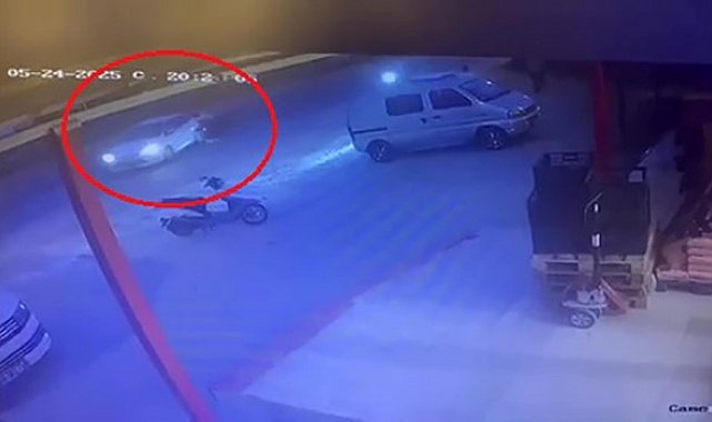 Manavgat'ta motosiklet otomobile çarptı: 1 yaralı