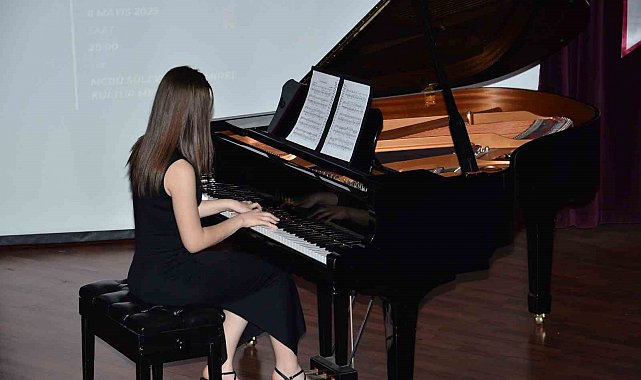 Manisa Güzel Sanatlar Lisesi'nden muhteşem piyano resitali