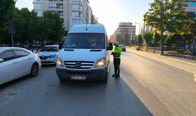 Manisa'da 7 servis aracı trafikten men edildi
