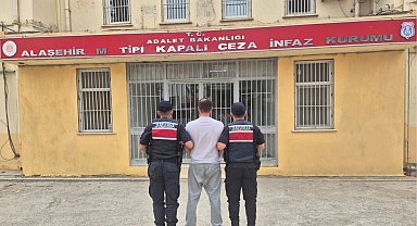 Manisa'da aranan şahıs jandarma operasyonuyla yakalandı