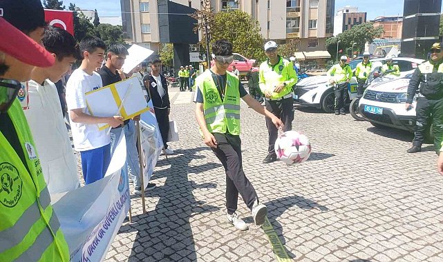 Manisa'da öğrenciler alkol gözlüğü takıp penaltı kullandı