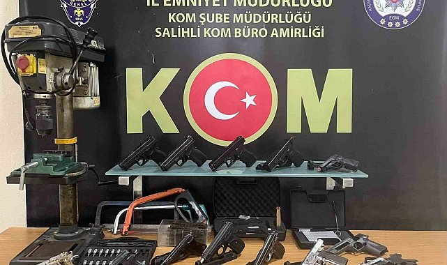 Manisa'da ruhsatsız silah operasyonu