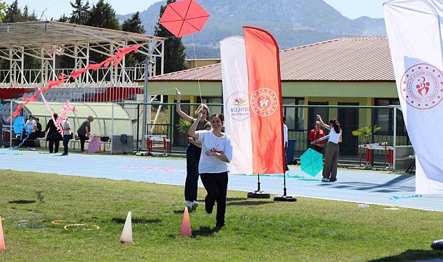 Manisa'da Uçurtma Şenliğinde özel bireyler ve gençler gökyüzüyle buluştu