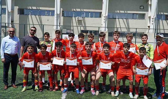 Manisa'da Yapılan Okul Sporları Futbol Yıldızlar Türkiye Yarı Finalleri sona erdi