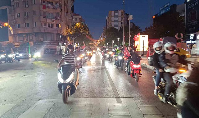 Manisalı motorculardan 19 Mayıs korteji