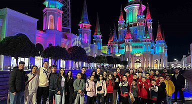 Manyaslı yıldız karateciler Antalya'dan madalyalarla döndü