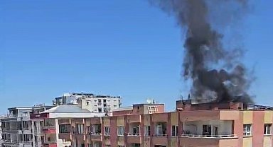 Mardin'de bir binanın çatısında çıkan yangın söndürüldü