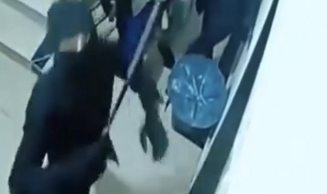 Mardin'de maskeli saldırganların ev kapısını kırma anı kamerada