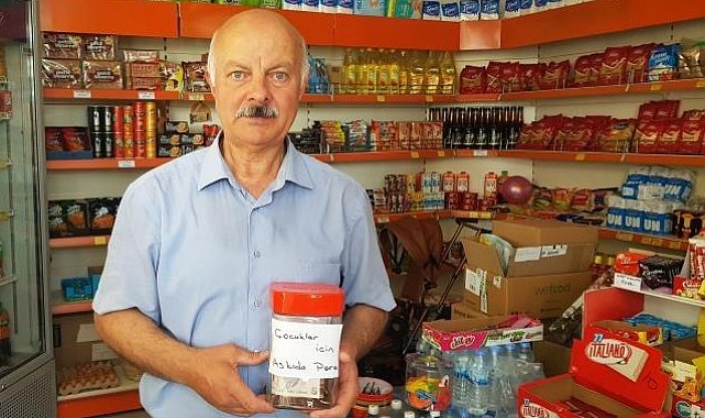 Market sahibi "Askıda Para" ile çocuklara destek oluyor