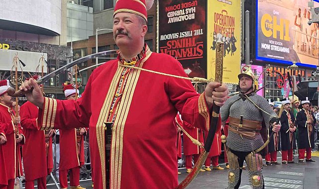 Mehteran Birliği'nden Times Meydanı'nda görkemli konser